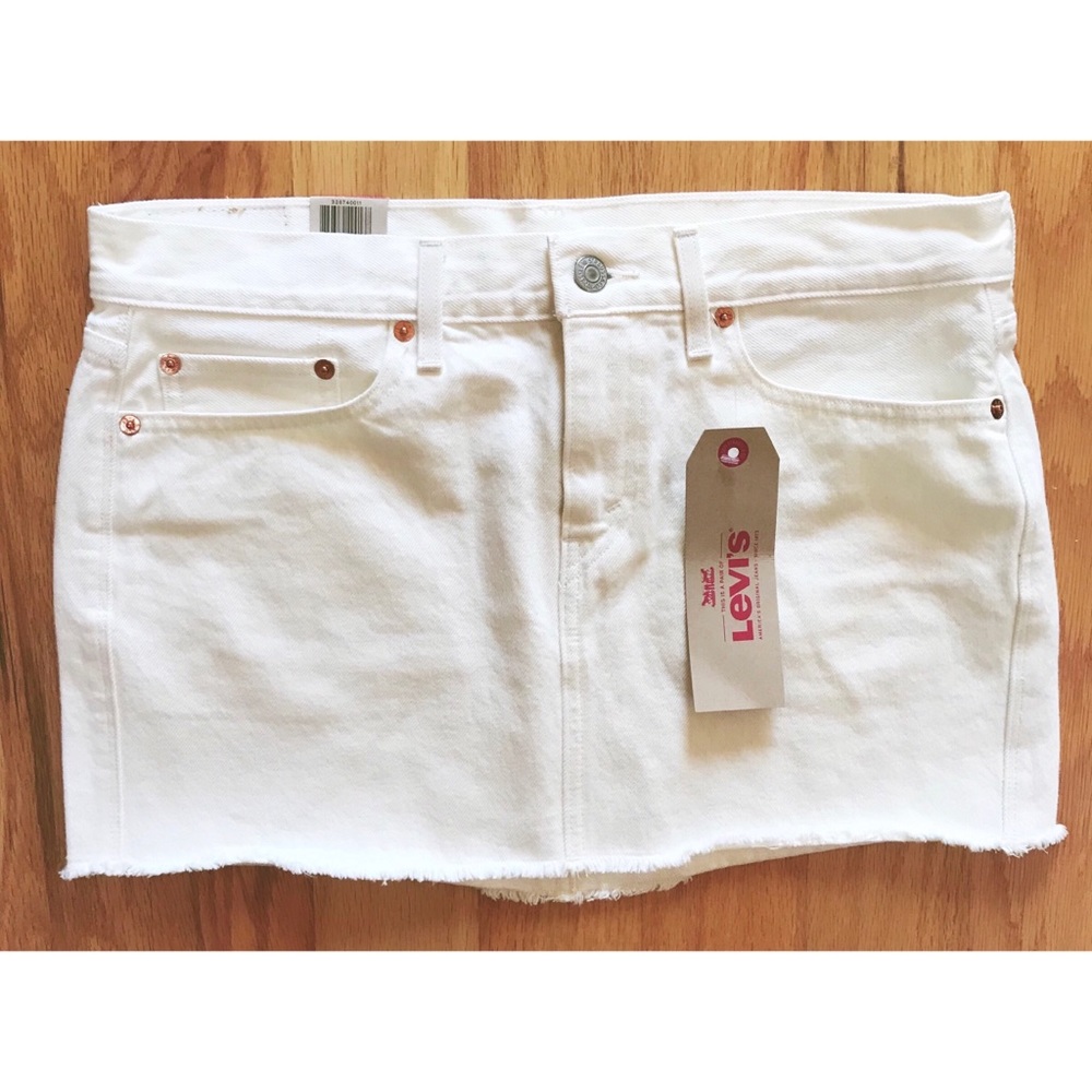 NWT Levi’s White Denim Mini Skirt Size 28